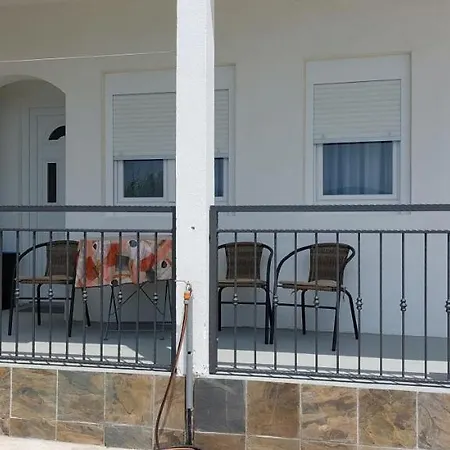 Apartments Dana Omis Exterior photo